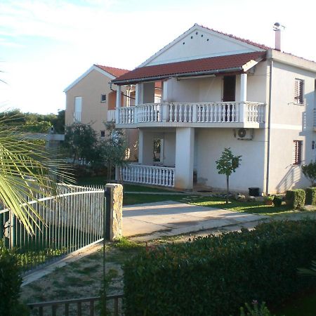 Ferienwohnung Bava Ugljan Exterior foto