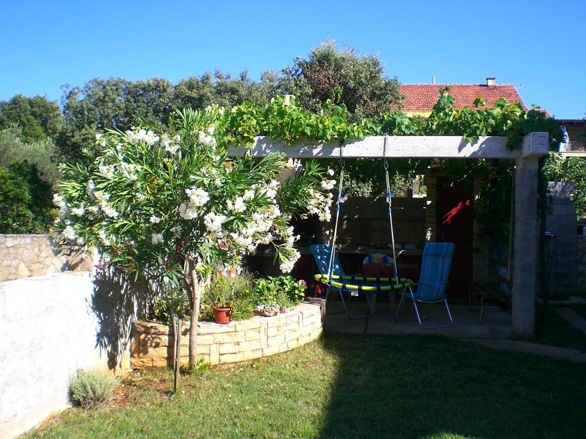 Ferienwohnung Bava Ugljan Exterior foto